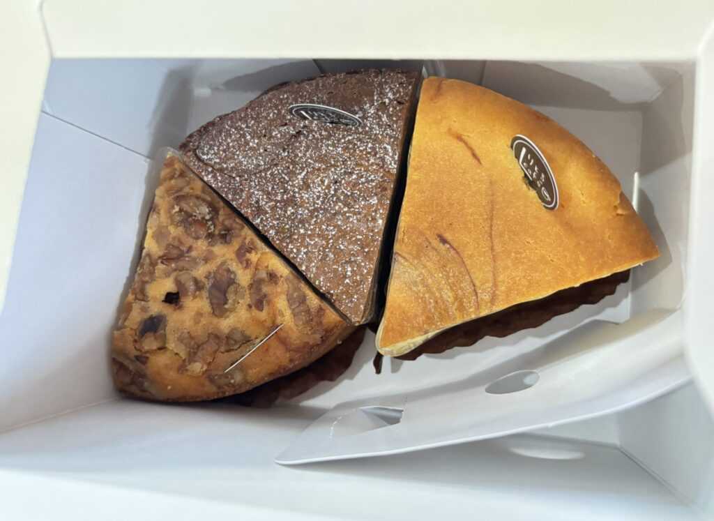 撮影箇所：りとるカフェ持ち帰りケーキ　
撮影者：筆者　
撮影日：2026/3/27